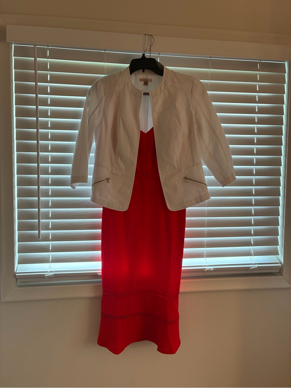 Sleeveless Red V-Neck Midi Dress with Waist Detail